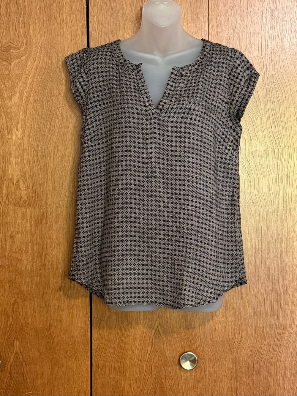 Ava Christine Abstract Patterned Cap-Sleeve V-Neck Top Business Casual L NWOT